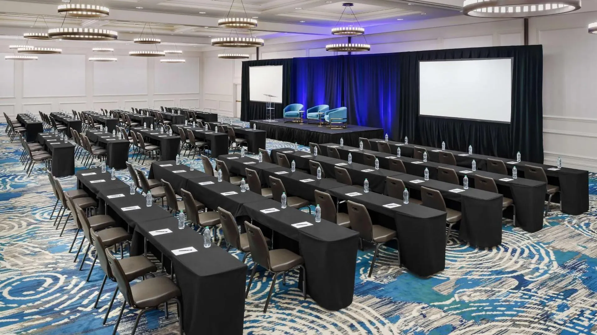 Hilton Charlotte University Place 3*,