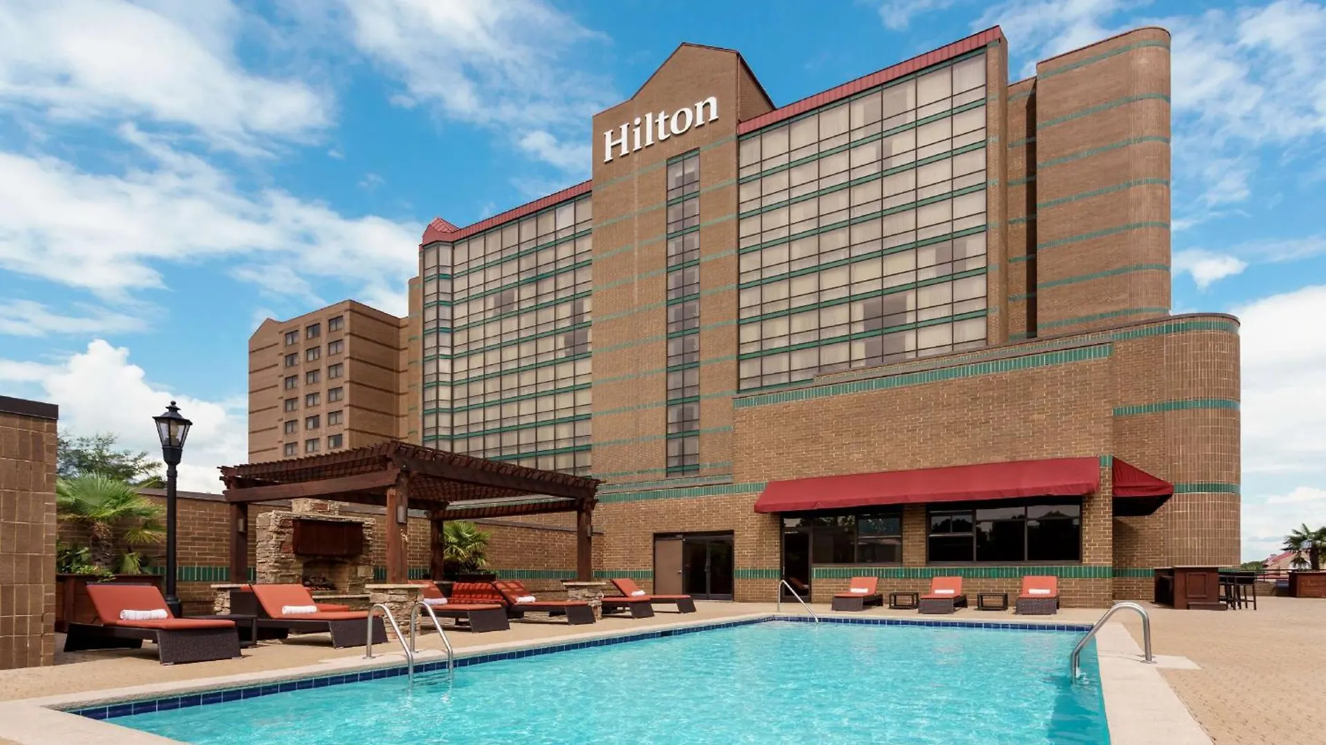 Hilton Charlotte University Place 3*,
