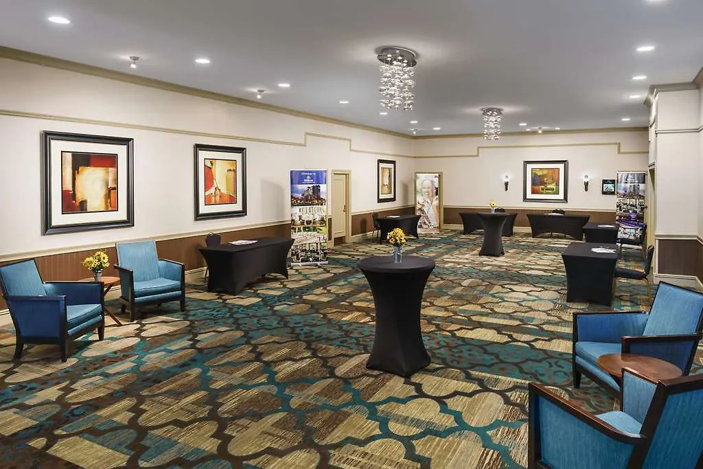 Hilton Charlotte University Place 3*,