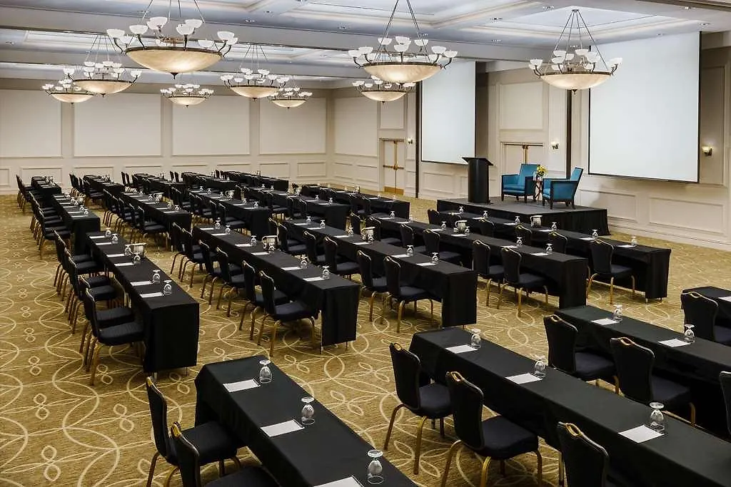Hilton Charlotte University Place Отель