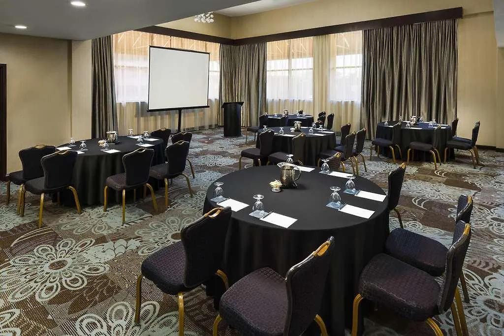 Hilton Charlotte University Place 3*,  США