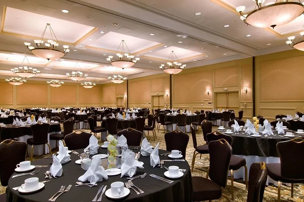 Hilton Charlotte University Place Отель
