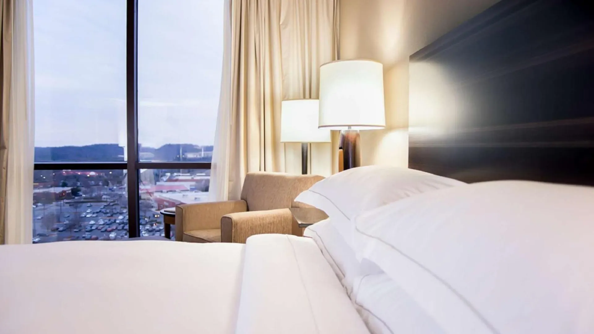 Отель Hilton Charlotte University Place