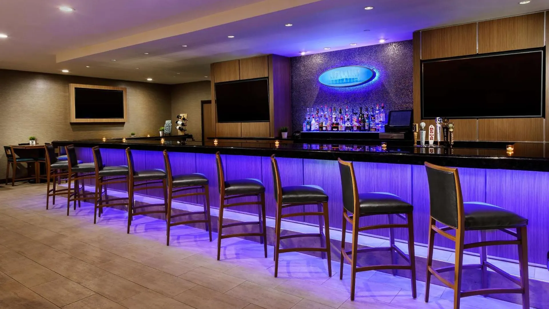 Hilton Charlotte University Place 3*,  США