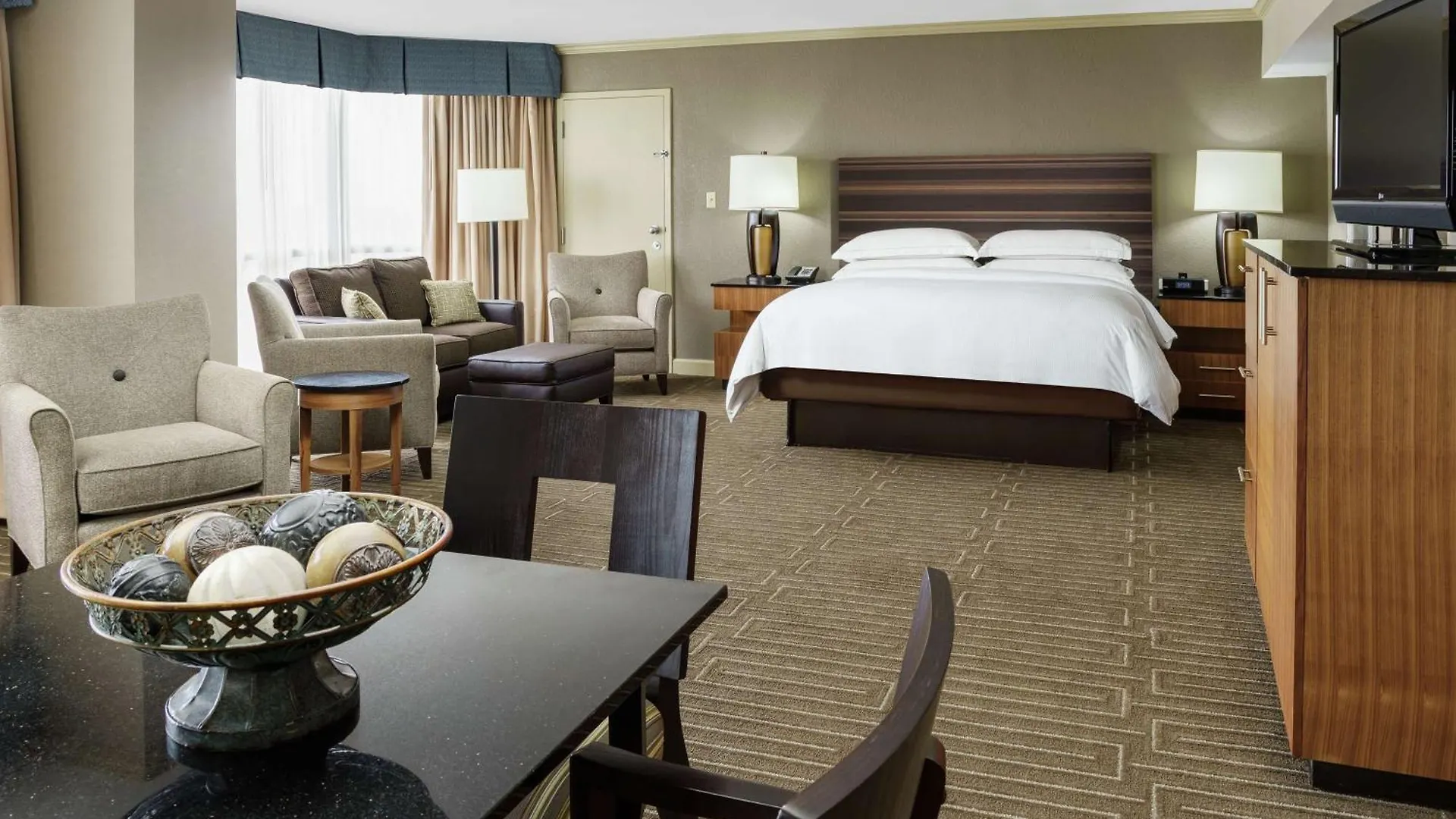 Отель Hilton Charlotte University Place