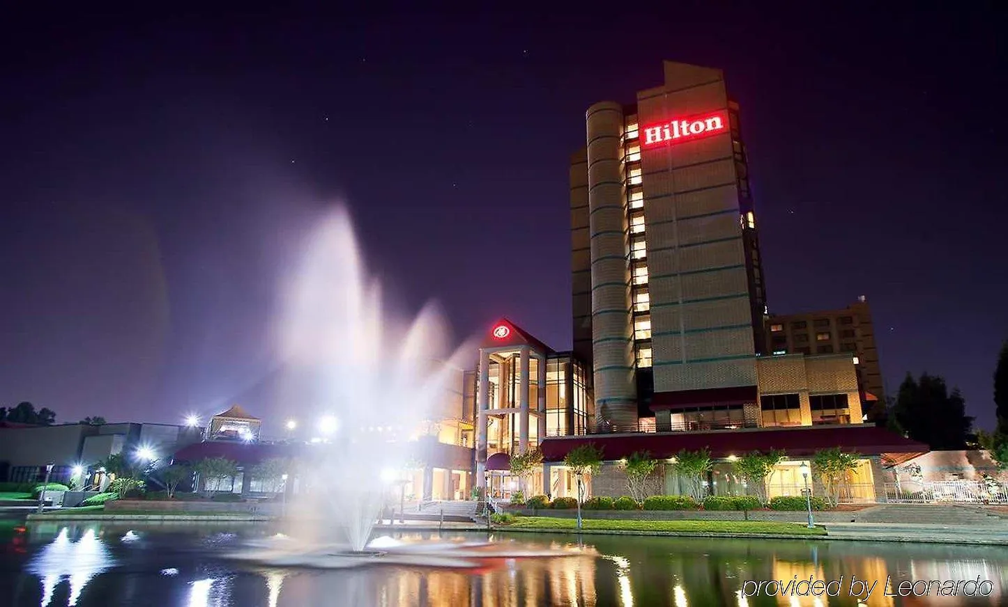 Hilton Charlotte University Place Отель