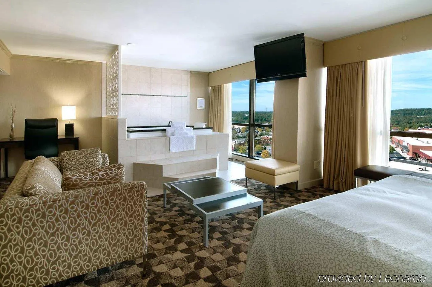 Hilton Charlotte University Place Отель