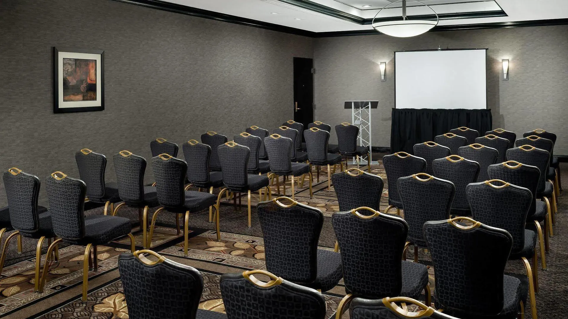 Hilton Charlotte University Place 3*,